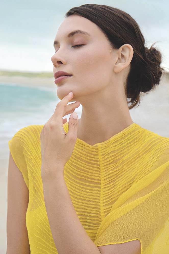 thalion cosmetique marine our world woman yellow dress know-how